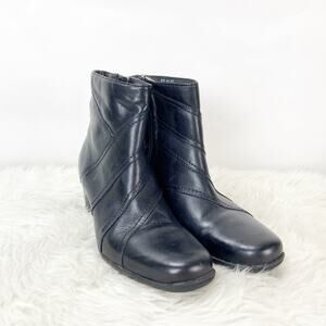 Clarks Artisan 9.5 N Womens Black Leather Side Zip Heeled Ankle Boots